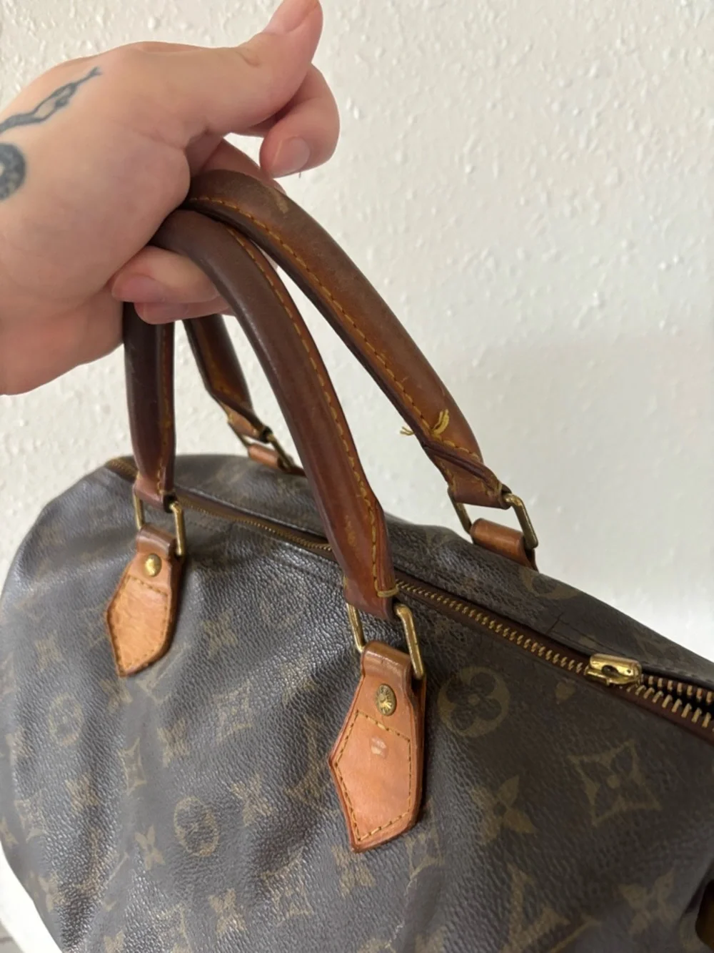 Louis Vuitton Brown Monogram Canvas Handbag with Tan Trim - Picture 2 of 10
